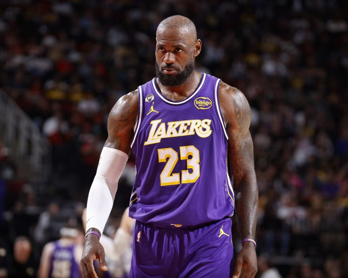 湖人休赛期引援引热议 詹姆斯离队可能性浮现