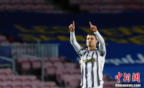 绝代双骄十余载相爱相杀：梅西与C罗书写的最美