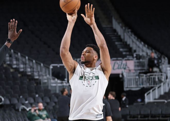 字母哥或结束雄鹿生涯 去留引热议