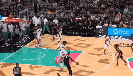 文班亚马26分钟砍40+13创历史纪录