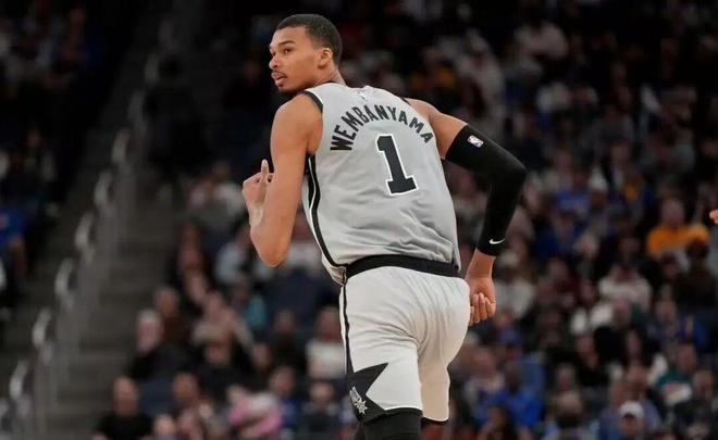 文班亚马26分钟砍40+13创历史纪录